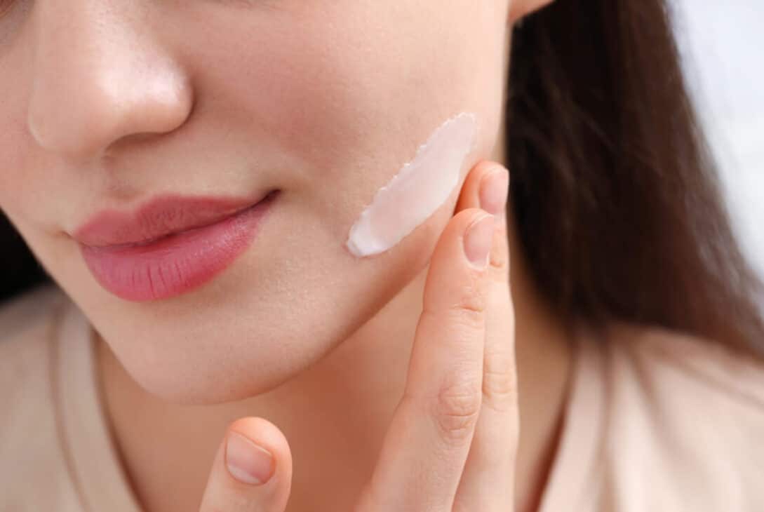 Changing your cosmetics in winter will help you get rid of dry skin problems.